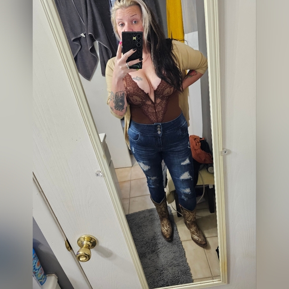 CLOSET CLOSING ! EVERTHING MUST GO. MAKE AN OFFER!!!!!! Meet your Posher, Angela - Picture 16 of 16